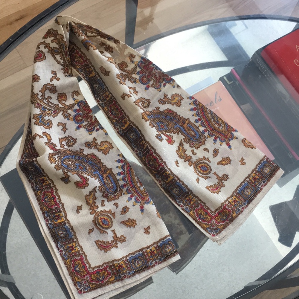 Scarf with gold detail